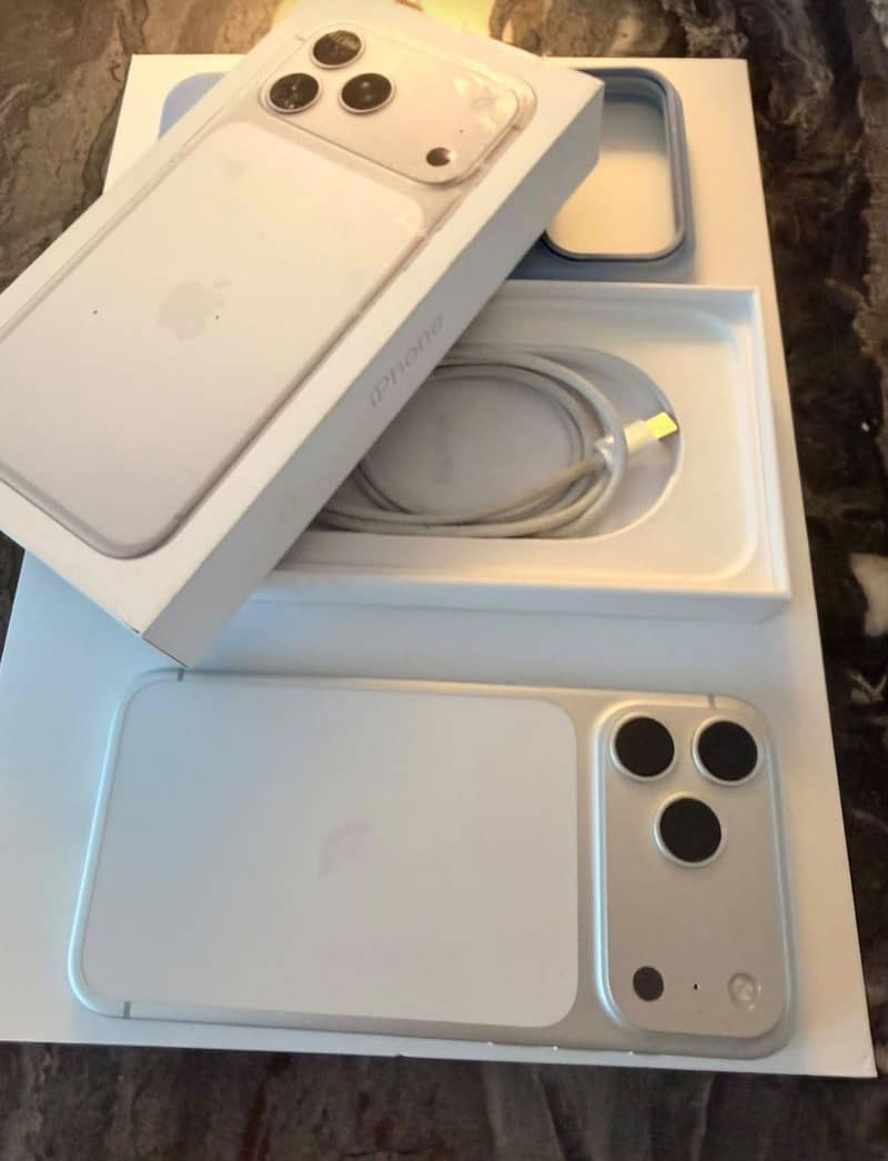 Apple iPhone 17 Pro Max 2