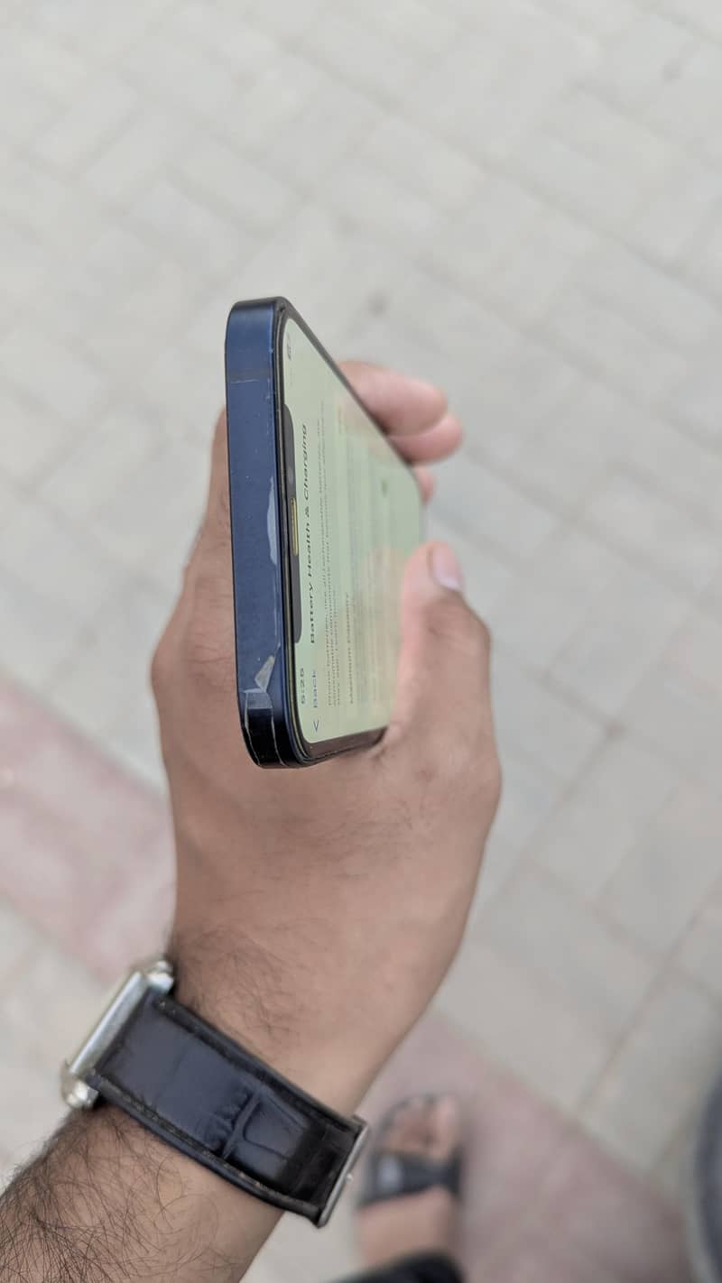 Apple iPhone 12 3