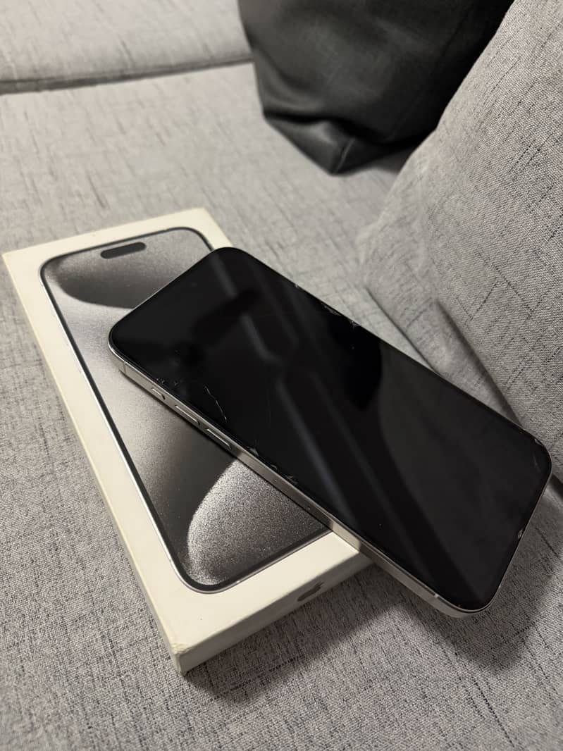 Apple iPhone 15 Pro Max 0