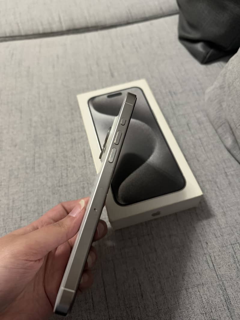 Apple iPhone 15 Pro Max 2