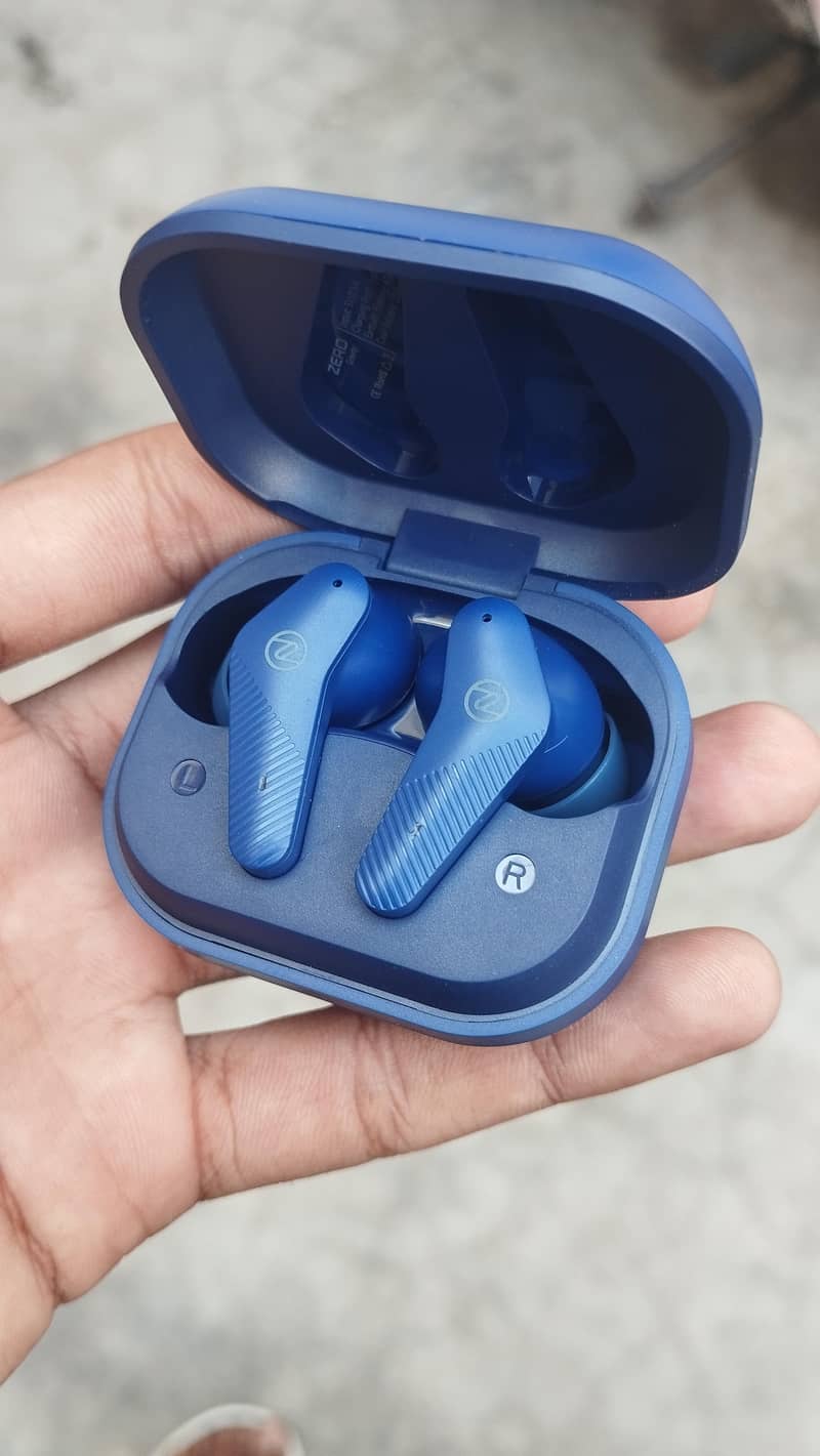 zero gravity earbuds 1