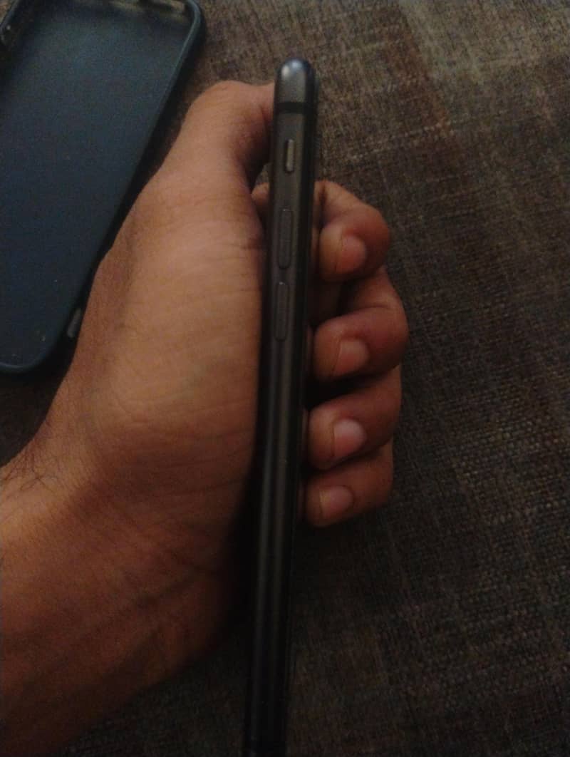 Apple iPhone 8 4