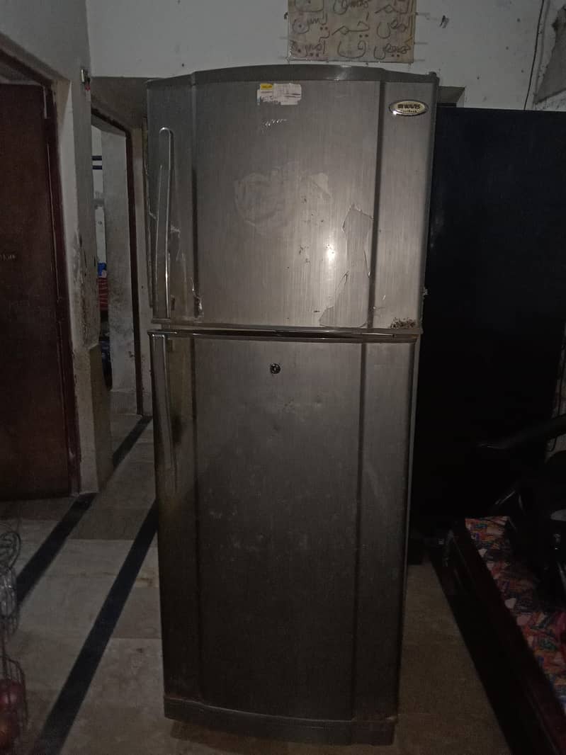 Medium size fridge 0