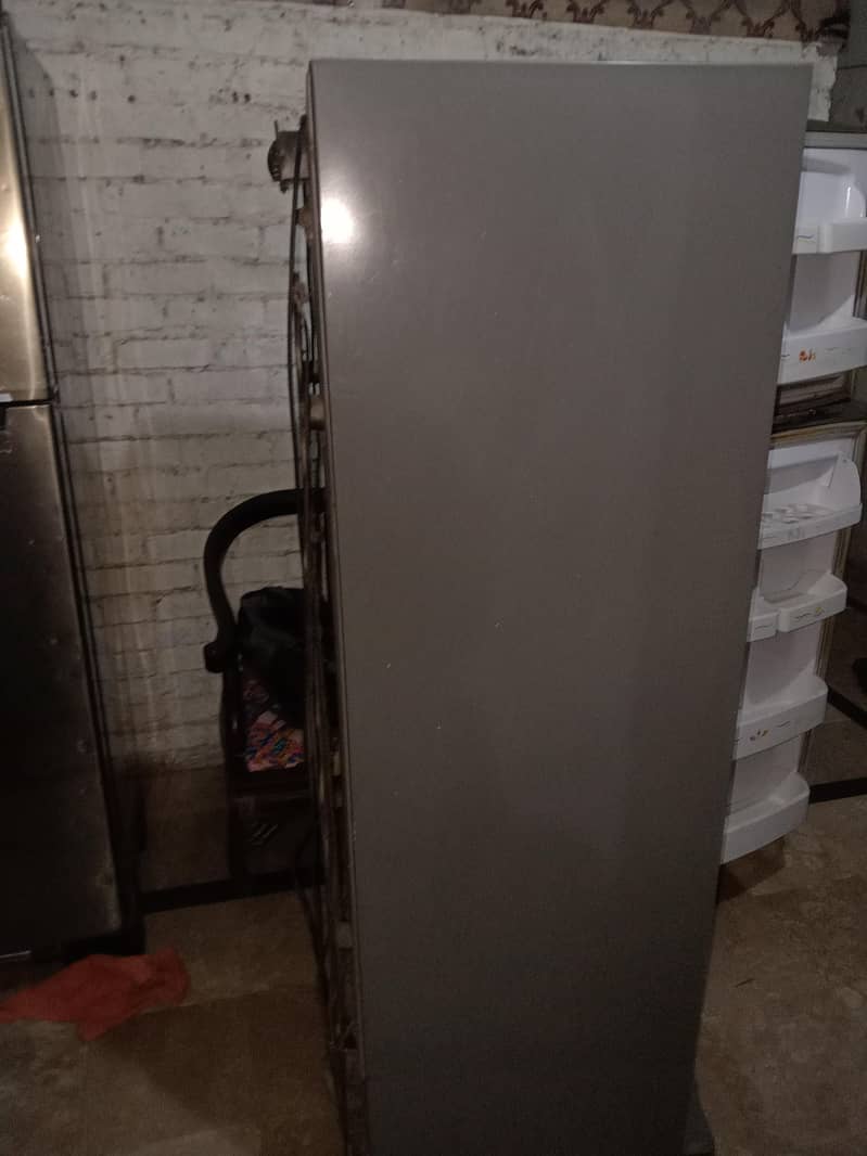 Medium size fridge 2