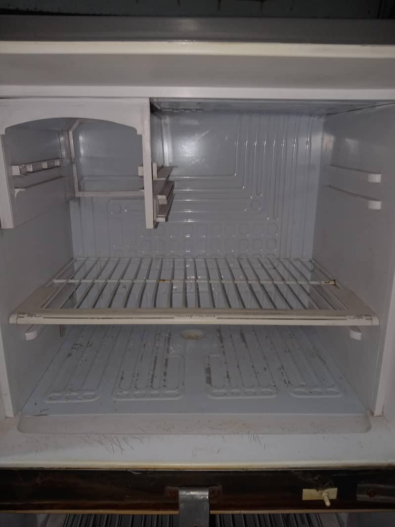 Medium size fridge 4