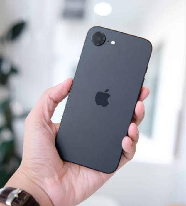 Apple iPhone 16e 0