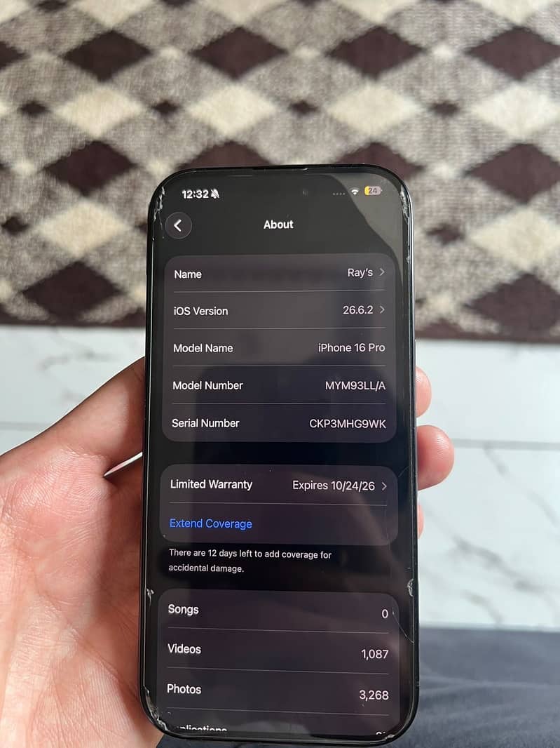 Apple iPhone 16 Pro 2