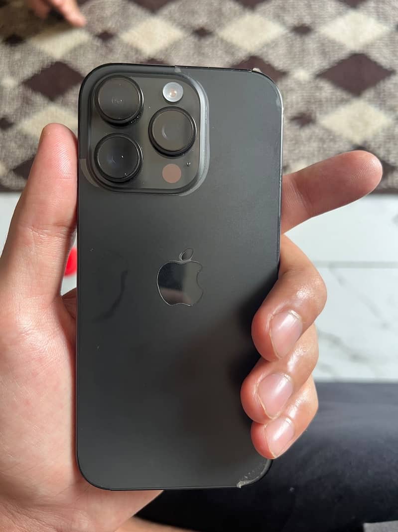Apple iPhone 16 Pro 3