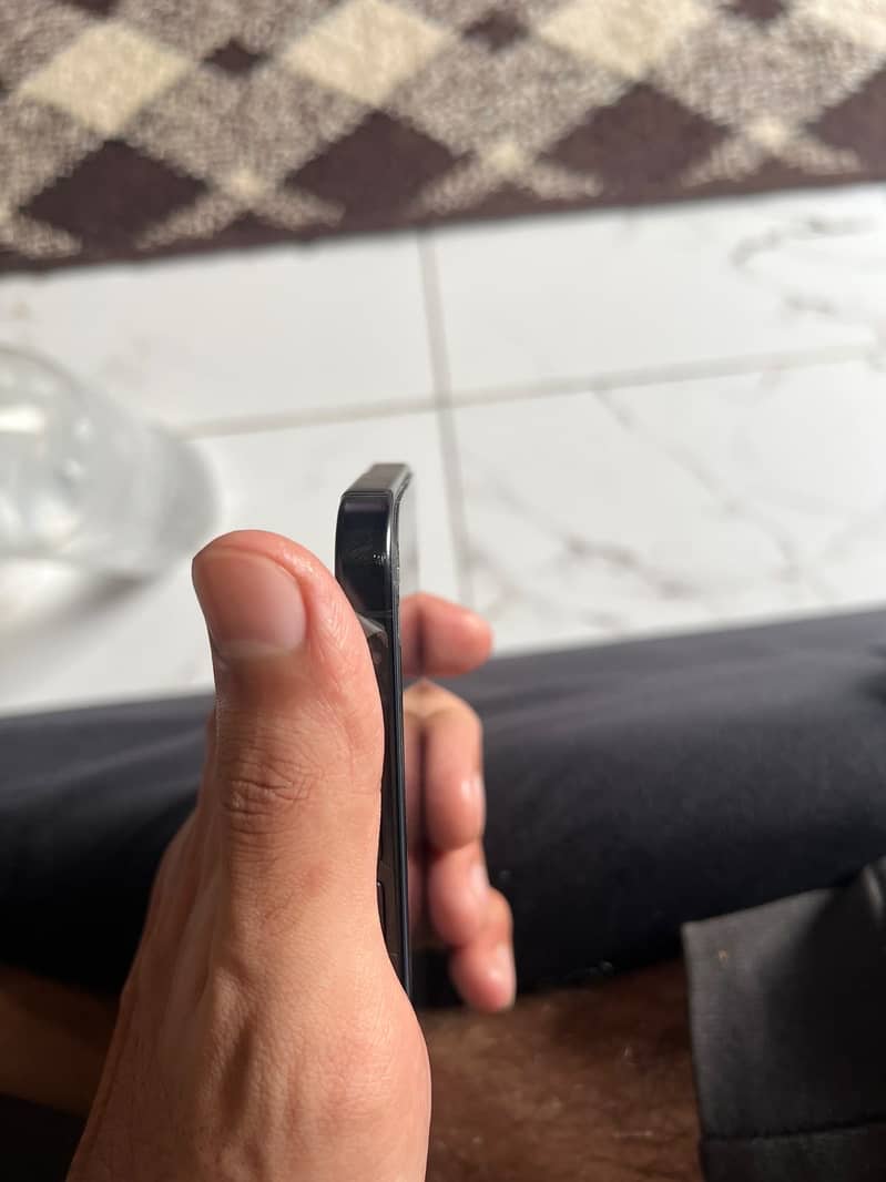 Apple iPhone 16 Pro 4