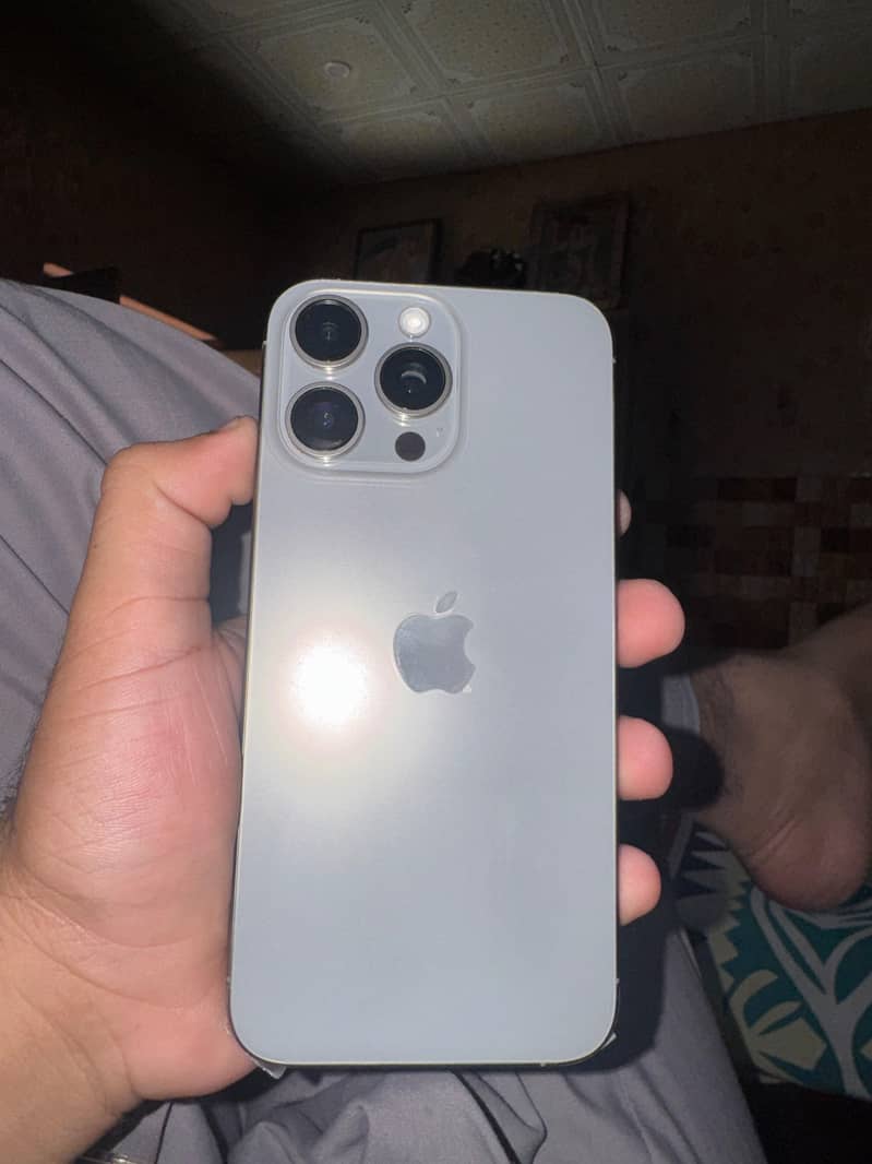 Apple iPhone 15 Pro Max 3