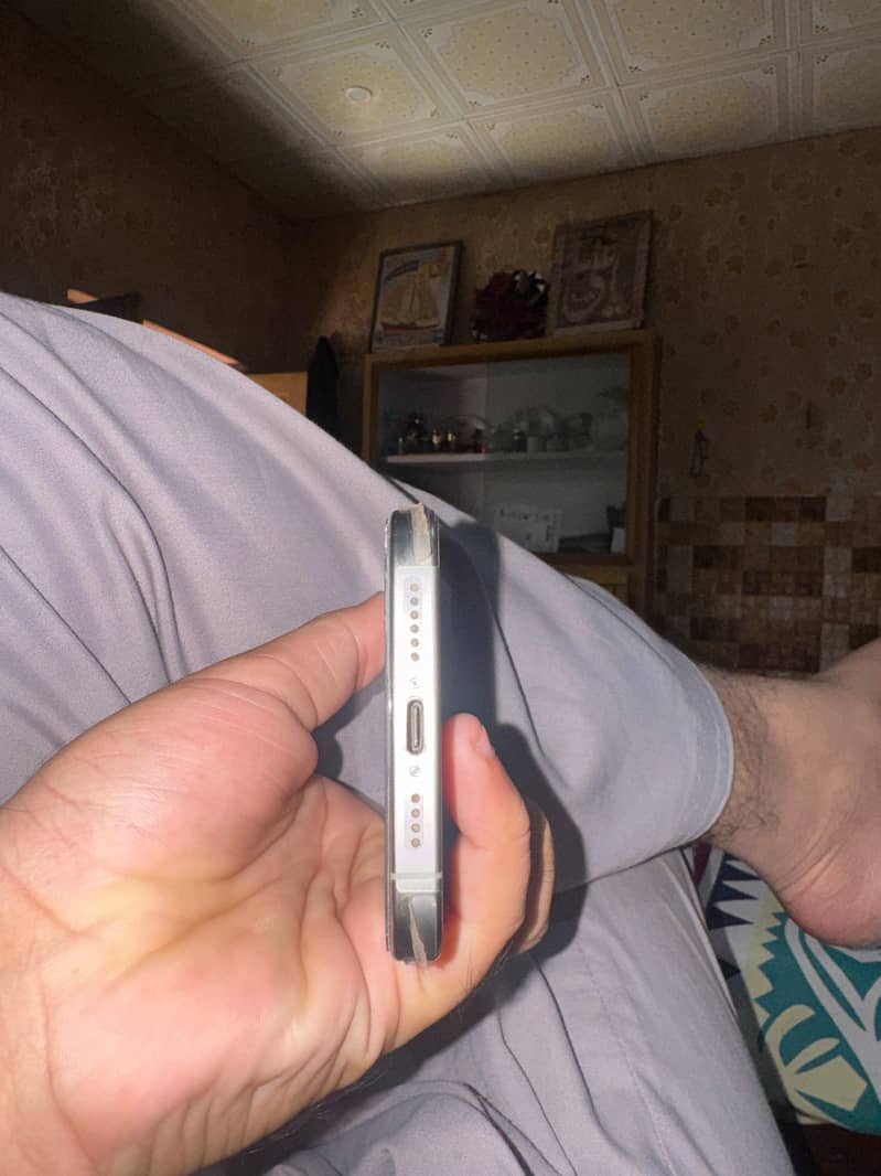 Apple iPhone 15 Pro Max 4