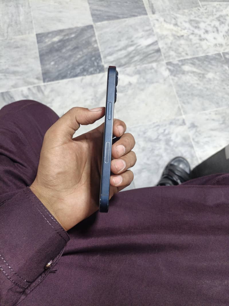 Apple iPhone 13 1
