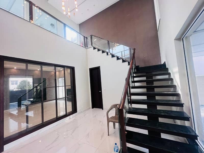 Slightly Used Modern 1 Kanal House Available For Rent - Houses - 1120607968
