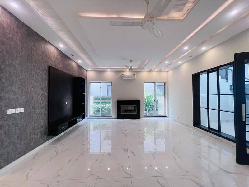 Slightly Used Modern 1 Kanal House Available For Rent - Houses - 1120607968