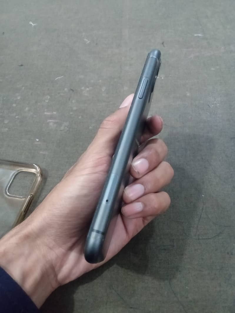 Apple iPhone 11 5