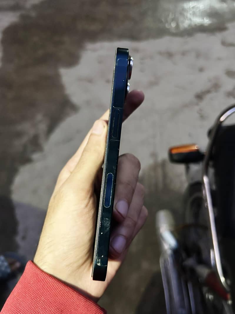 Apple iPhone 13 1