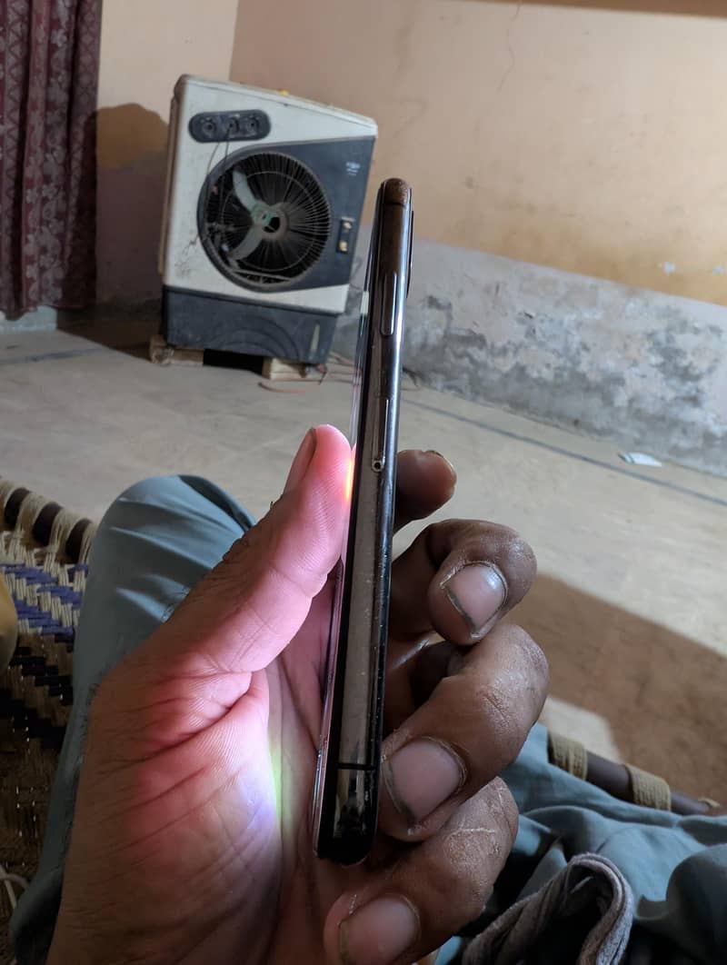 Apple iPhone X 3