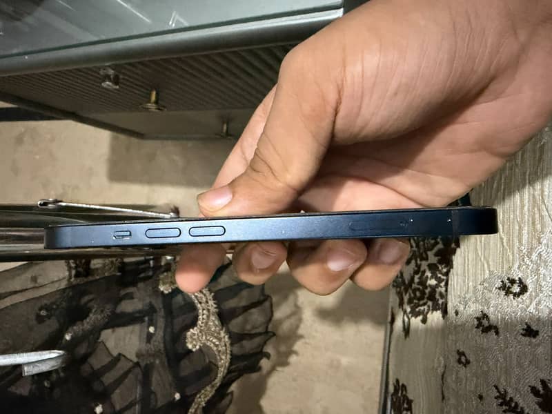 Apple iPhone 13 4