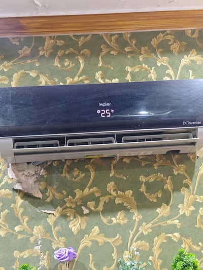 ​Haier 1 Ton Inverter AC (Heat & Cool) - Excellent Condi tion