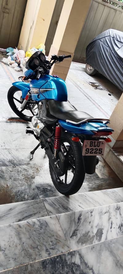 Yamaha ybr 125 totally genuine bike hai all Punjab number