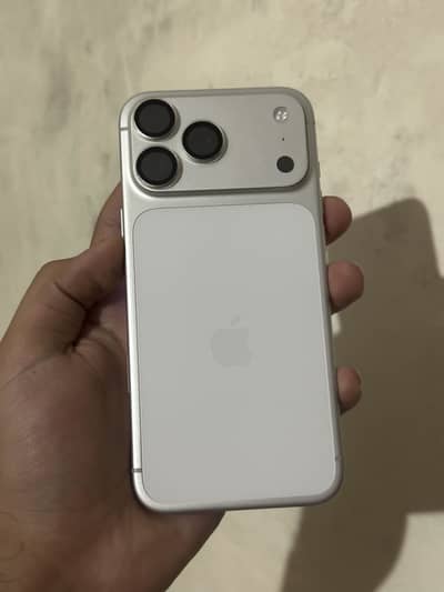 Apple iPhone 17 Pro Max lock