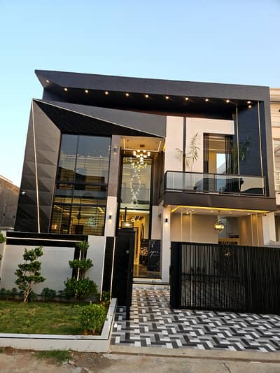 Check out this beautiful 10 marla residential modran house now available for sale in J Block, Citi Housing