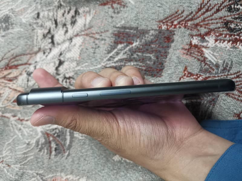 Google Pixel 8 4