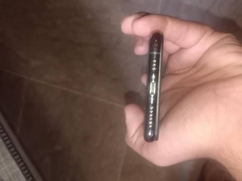 Apple iPhone 11 Pro 4