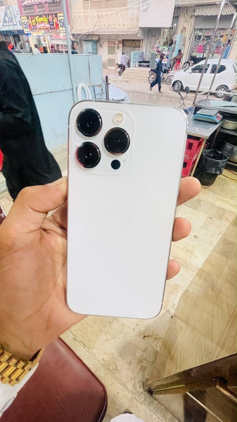 Apple iPhone 13 Pro 4