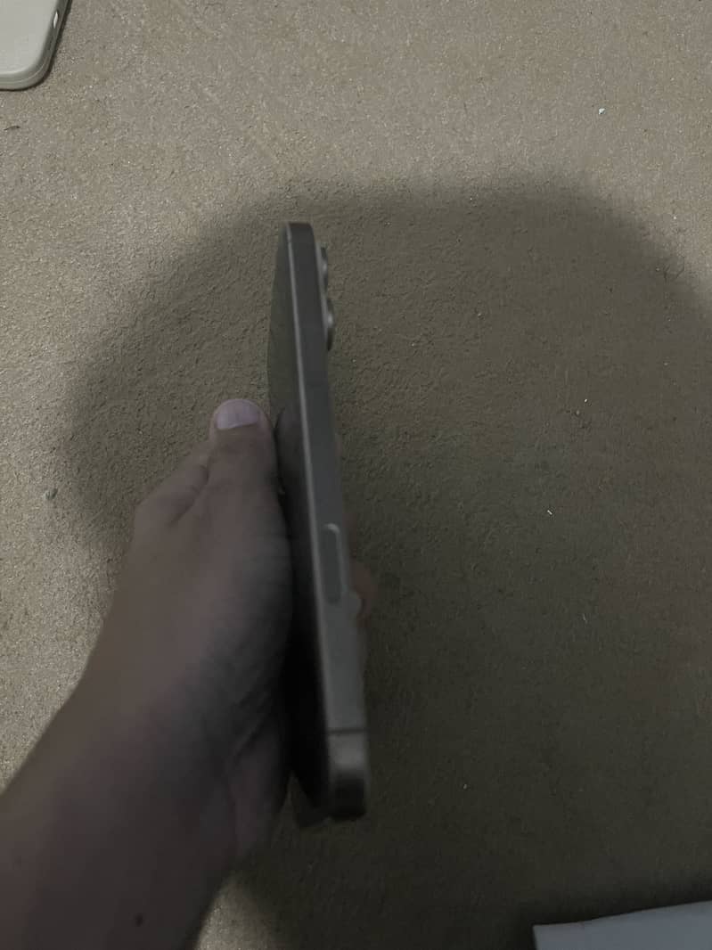 Apple iPhone 16 Pro Max 1