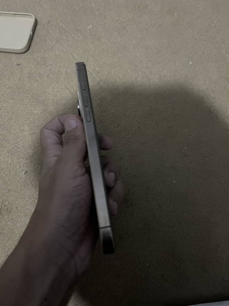 Apple iPhone 16 Pro Max 2