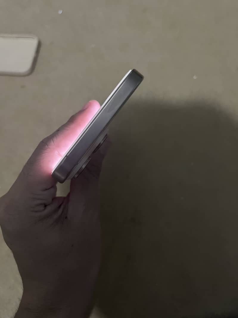 Apple iPhone 16 Pro Max 4