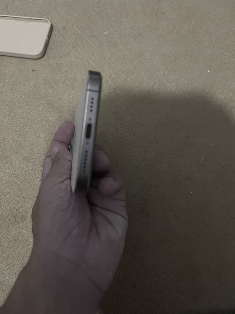 Apple iPhone 16 Pro Max 5