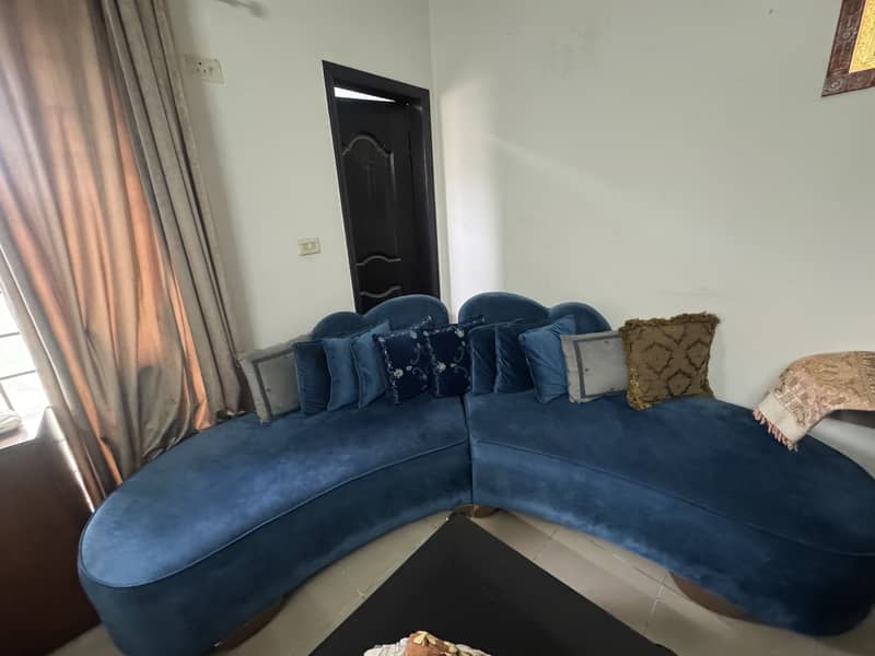 Cresent shaped sofa 0