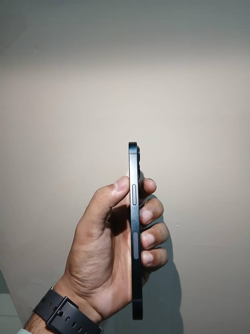 Apple iPhone 13 1