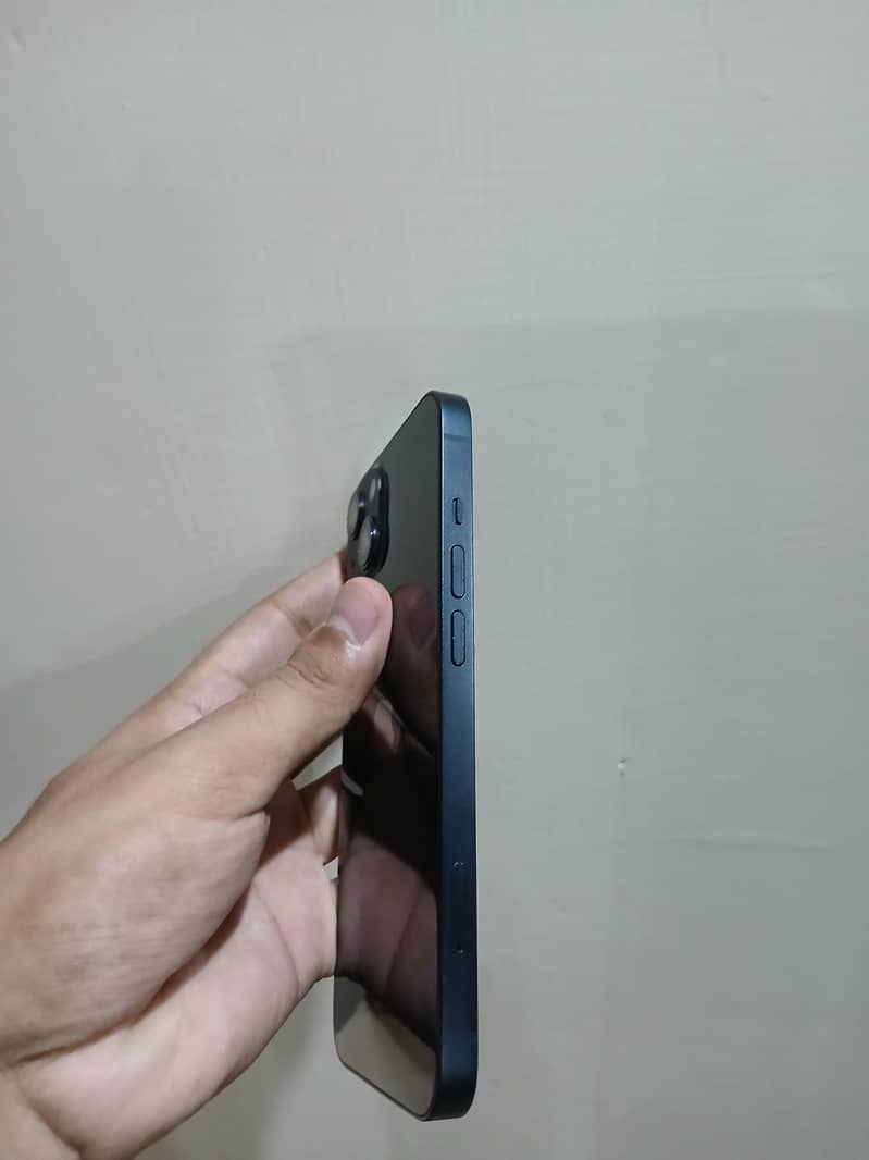 Apple iPhone 13 2