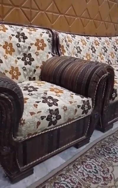 9-seater sofa set for sale in very good price