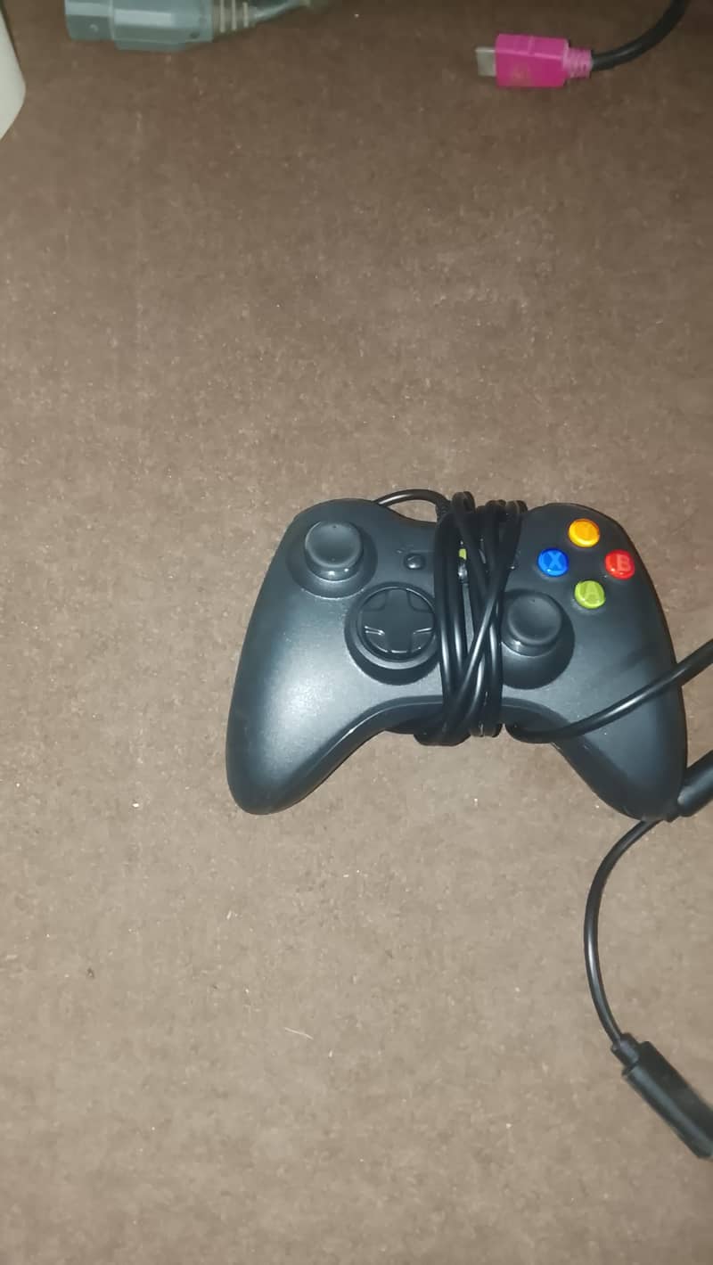 Xbox 360 with 2 controller 1