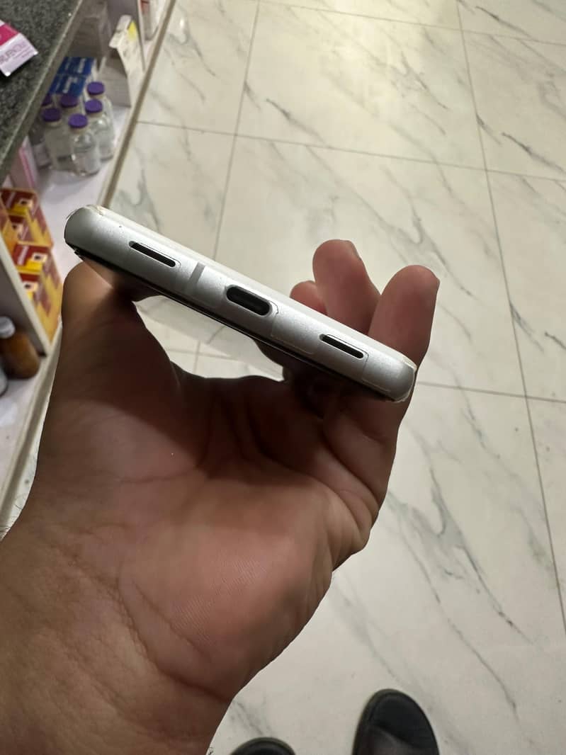 Google Pixel 7a 4