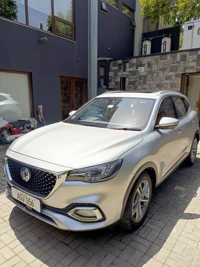 MG HS 2022