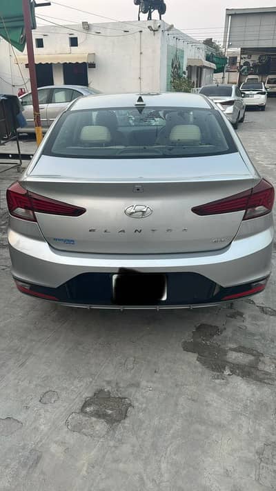 Hyundai Elantra 2021