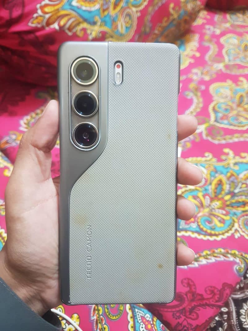 Tecno CAMON 40 Pro 11