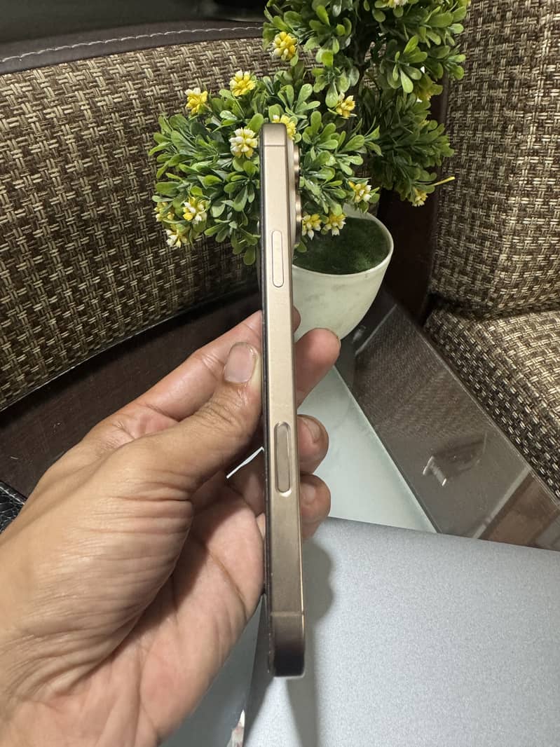 iphone 16 Pro Max 5