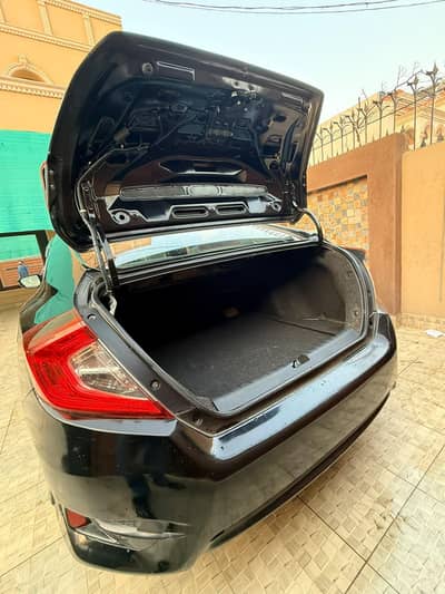 Honda Civic 2018 Full Option UG