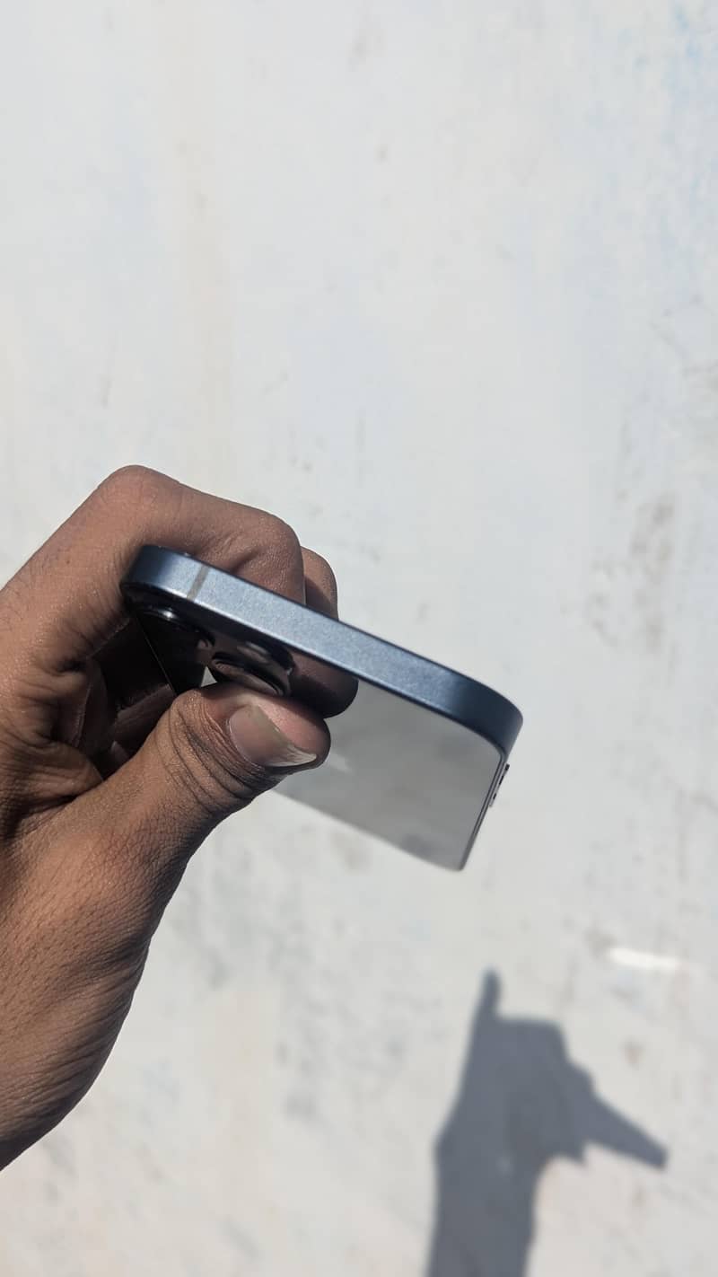 Apple iPhone 13 4