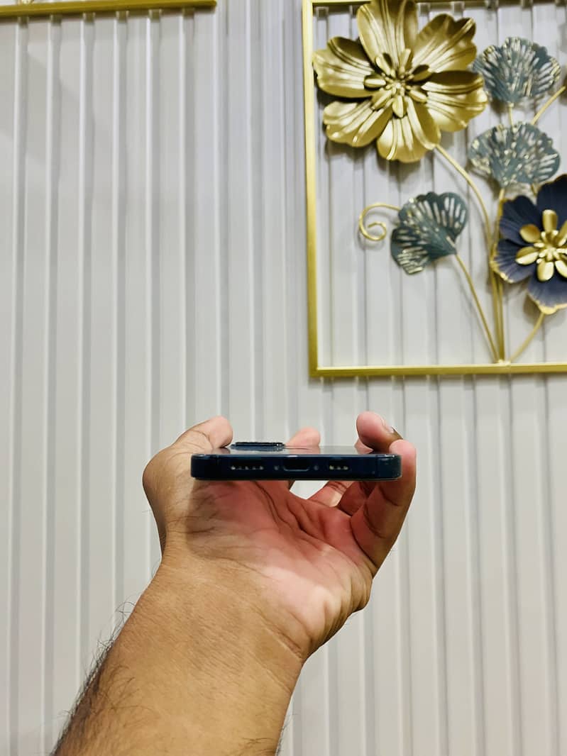 Apple iPhone 13 4