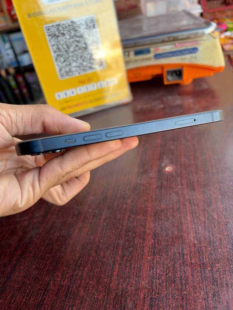 Apple iPhone 13 mini 4