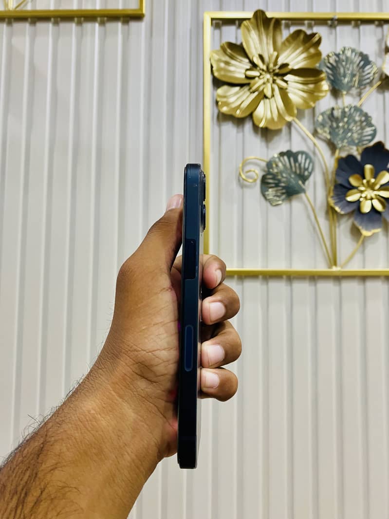 Apple iPhone 13 1