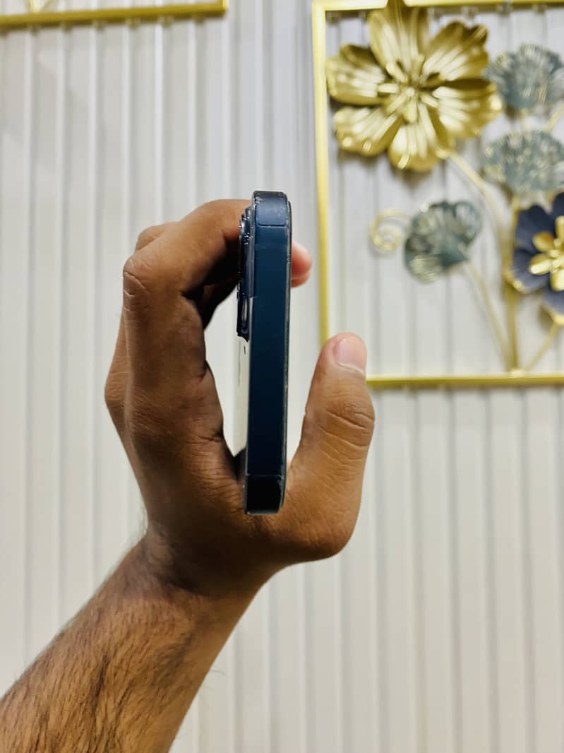 Apple iPhone 13 4
