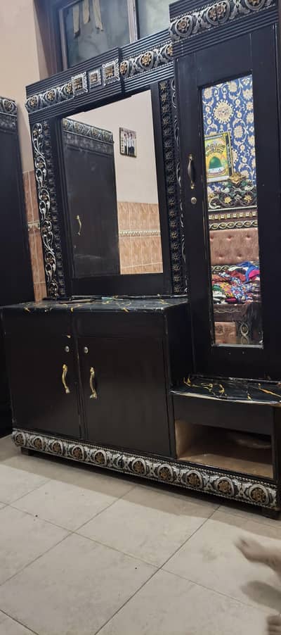 Drawer almari